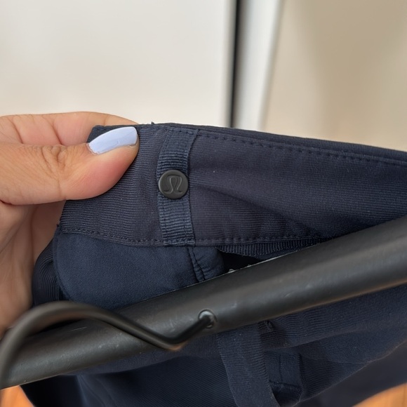 Lululemon Men’s Navy ABC pant - Picture 6 of 6